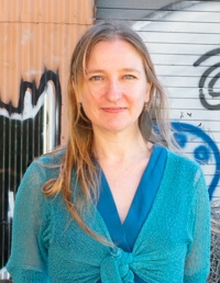 headshot photo of Lisa Ferretto