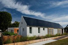 Photo the University of Illinois at Urbana-Champaign Solar Decathlon 2009 house.